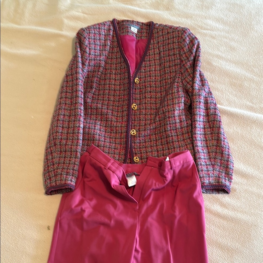 Women’s Elegent Checkered Blazer and Pants Set